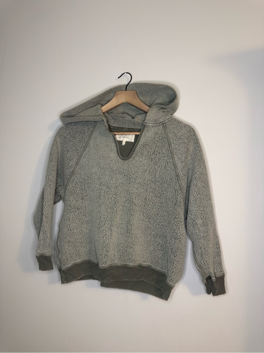 THE GREAT. Faded Olive Green Sherpa V-Neck Hoodie Pullover Size 0 / XS